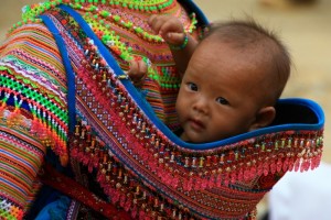 Bébé Hmong Fleur