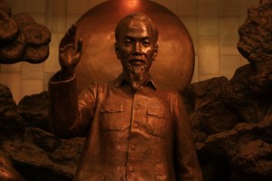 Statue de Hô Chi Minh au musée de Hô Chi Minh à ??…. Hanoï !!!