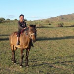 Jeune nomade sur son cheval, sans étrier bien évidemment