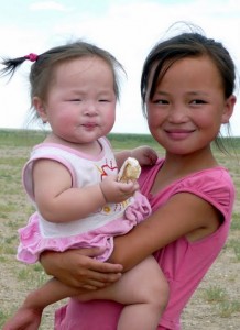 Petite fille et sa petite soeur