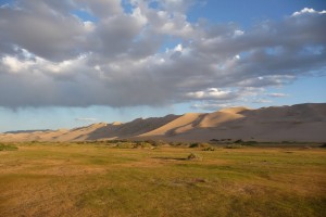 Oasis au pied de la dune de sable Khongor Els